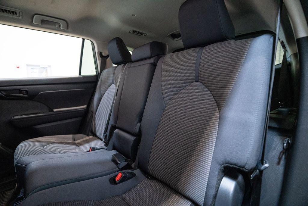 Certified 2025 Toyota Highlander LE image 33