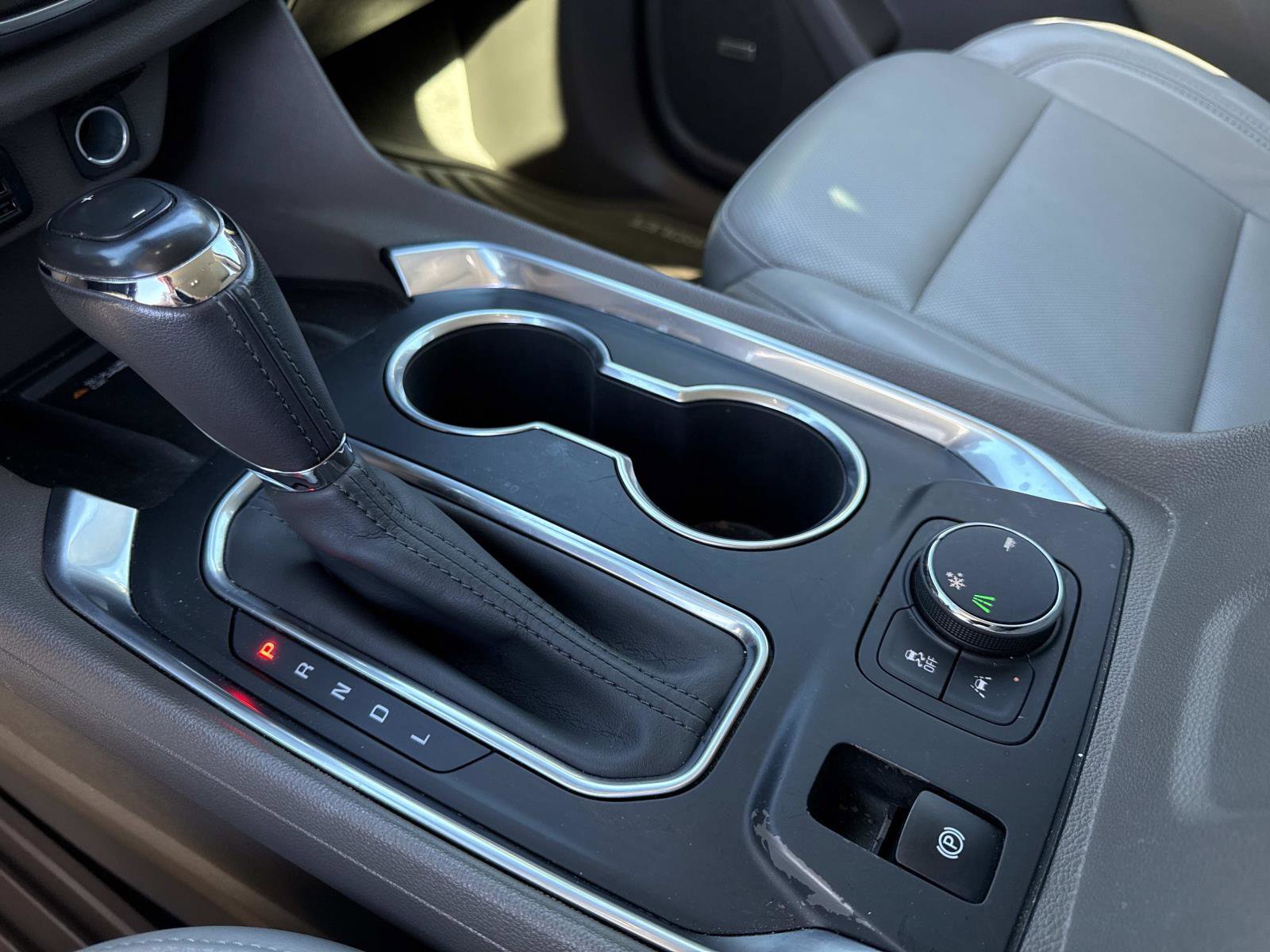 Used 2020 Chevrolet Traverse Premier image 28