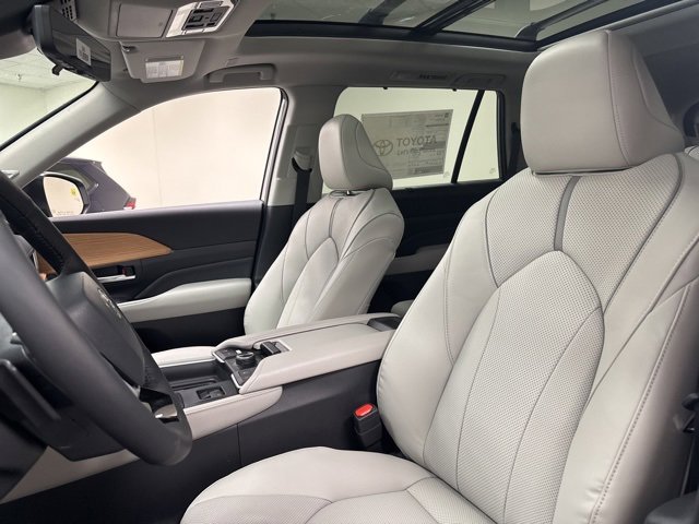 New 2026 Toyota Grand Highlander Platinum image 32