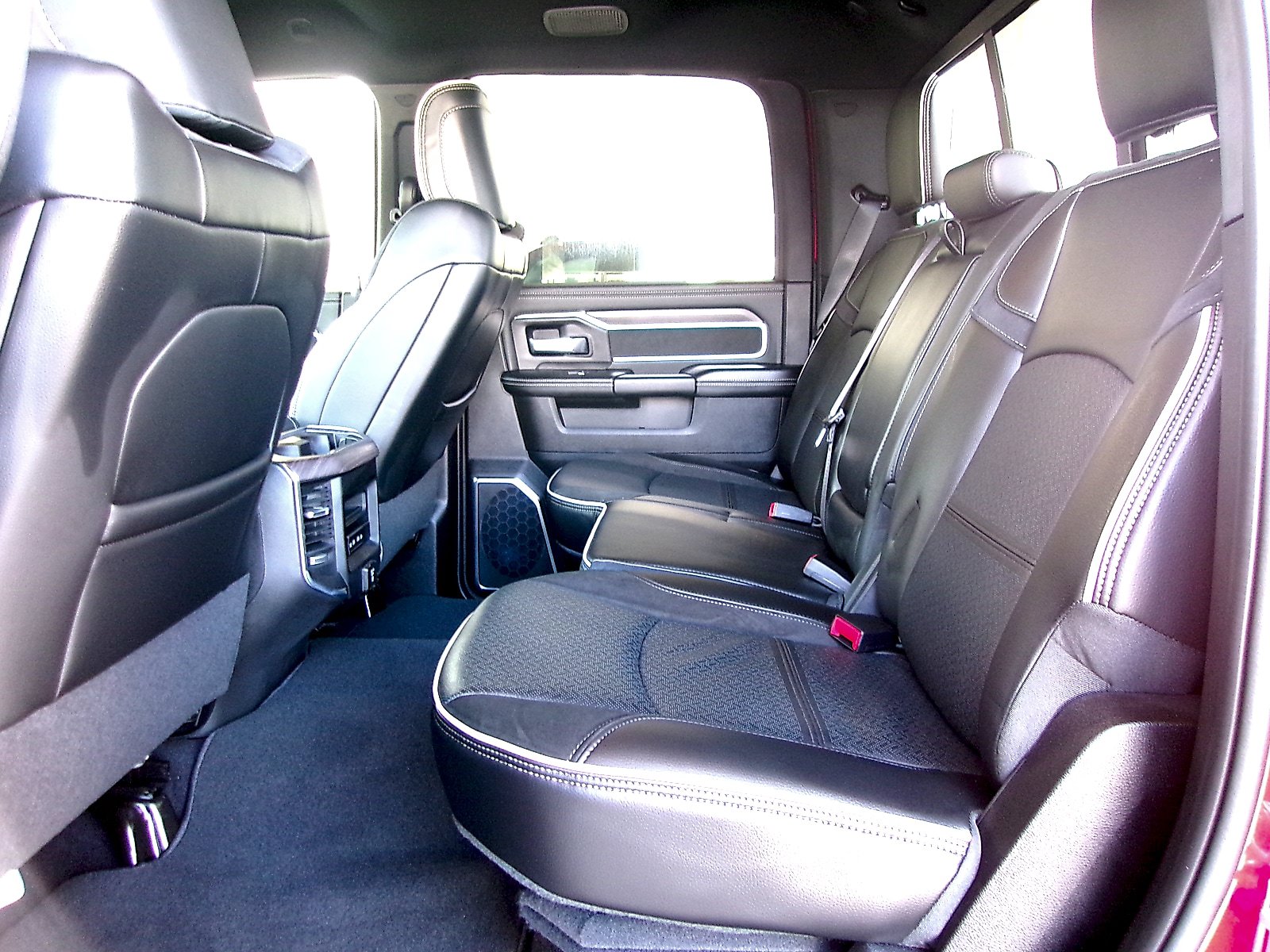New 2026 RAM 3500 Laramie AWD/4WD image 17