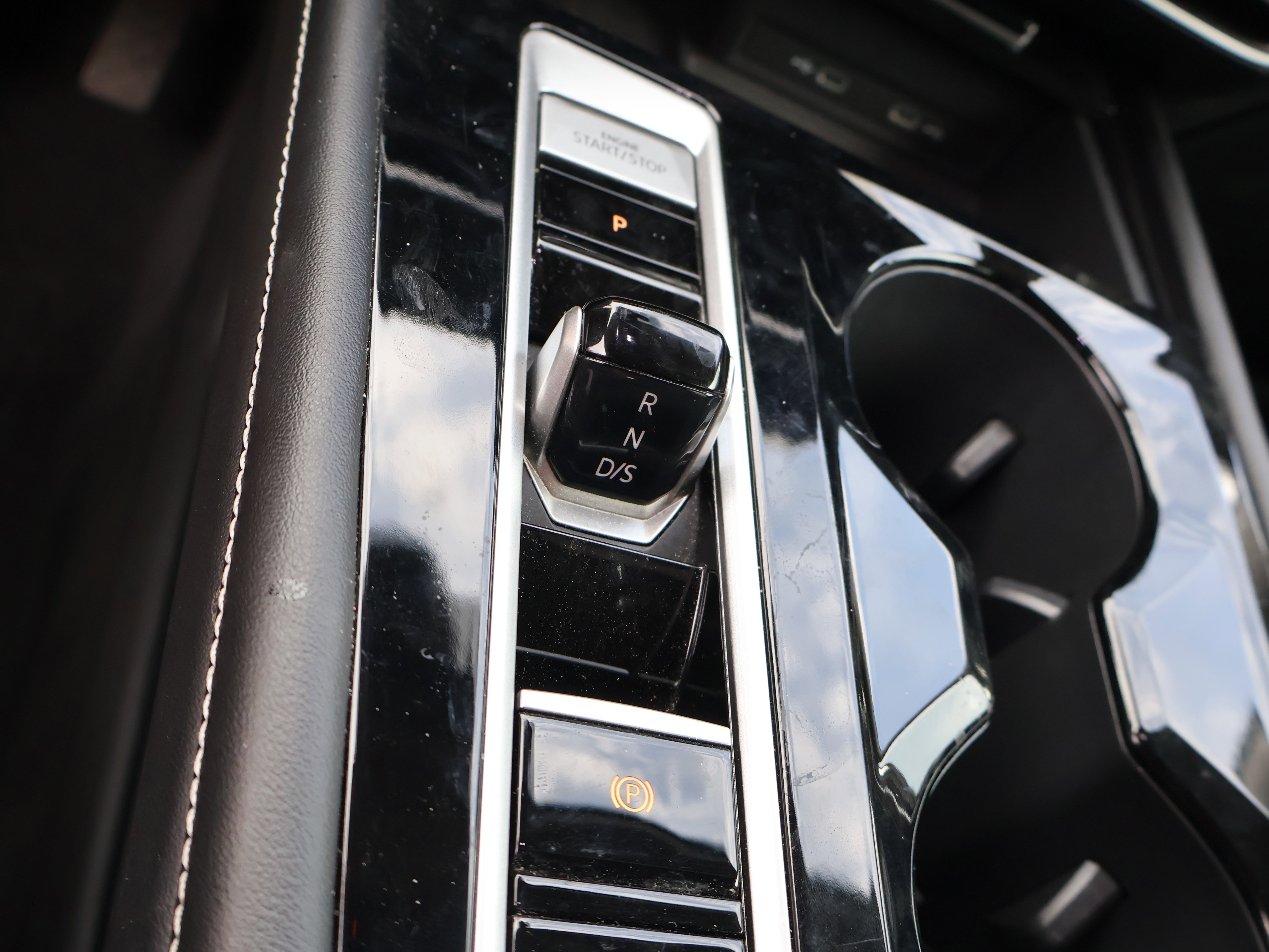 Used 2024 Volkswagen Atlas SE image 38