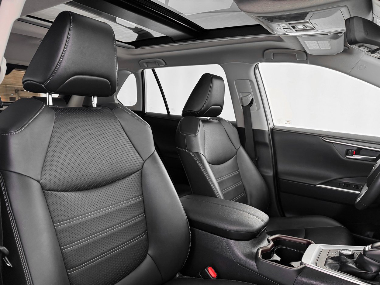 Used 2020 Toyota RAV4 Limited image 28