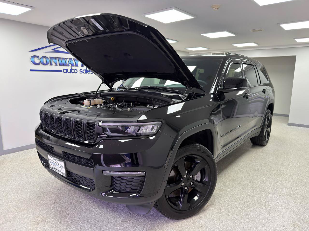 Used 2025 Jeep Grand Cherokee L Limited w/ Black Appearance Package AWD/4WD image 35