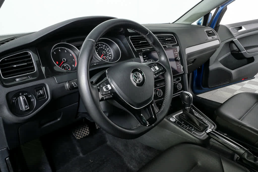 Used 2019 Volkswagen Golf SE image 4