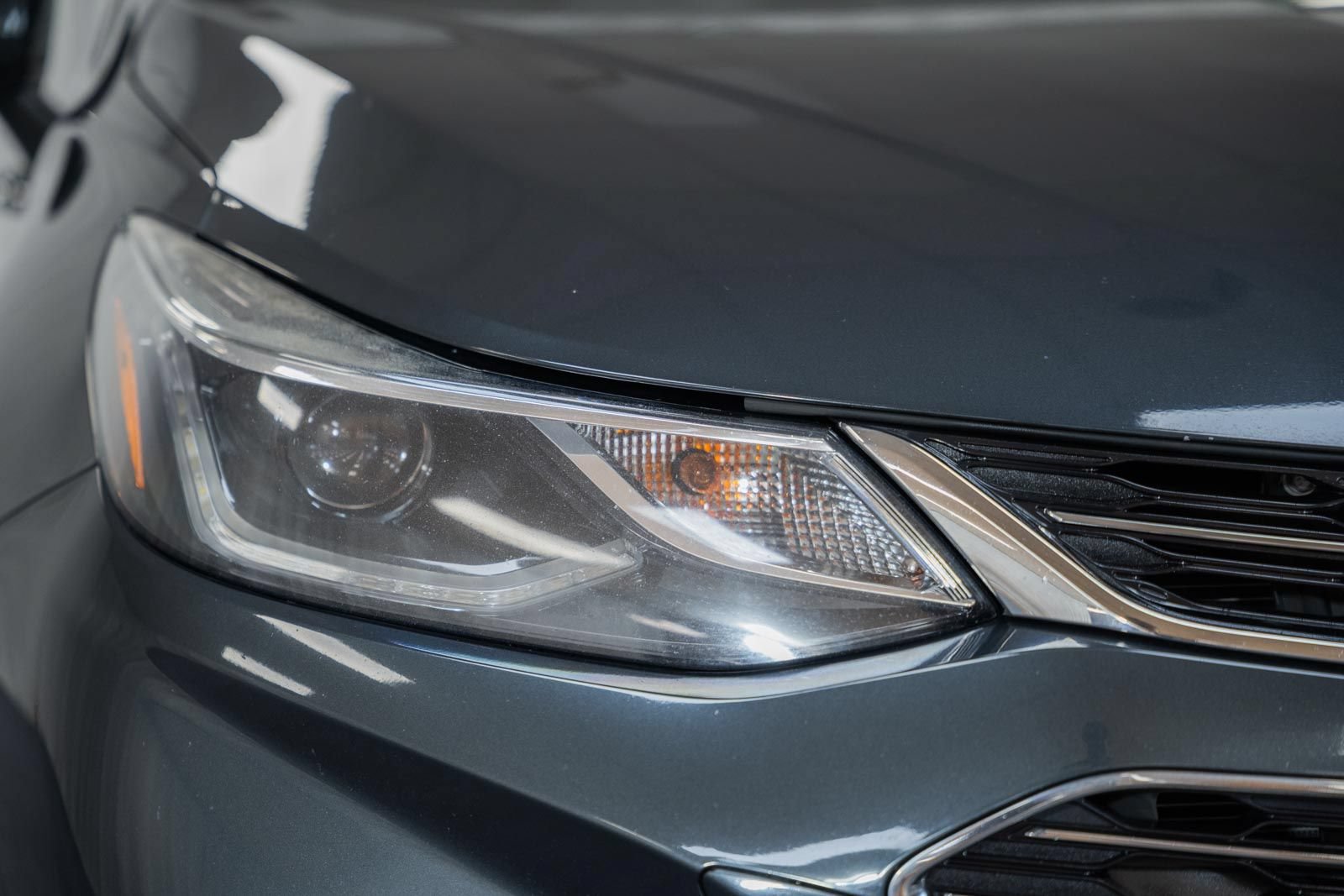 Used 2018 Chevrolet Cruze Premier FWD image 14