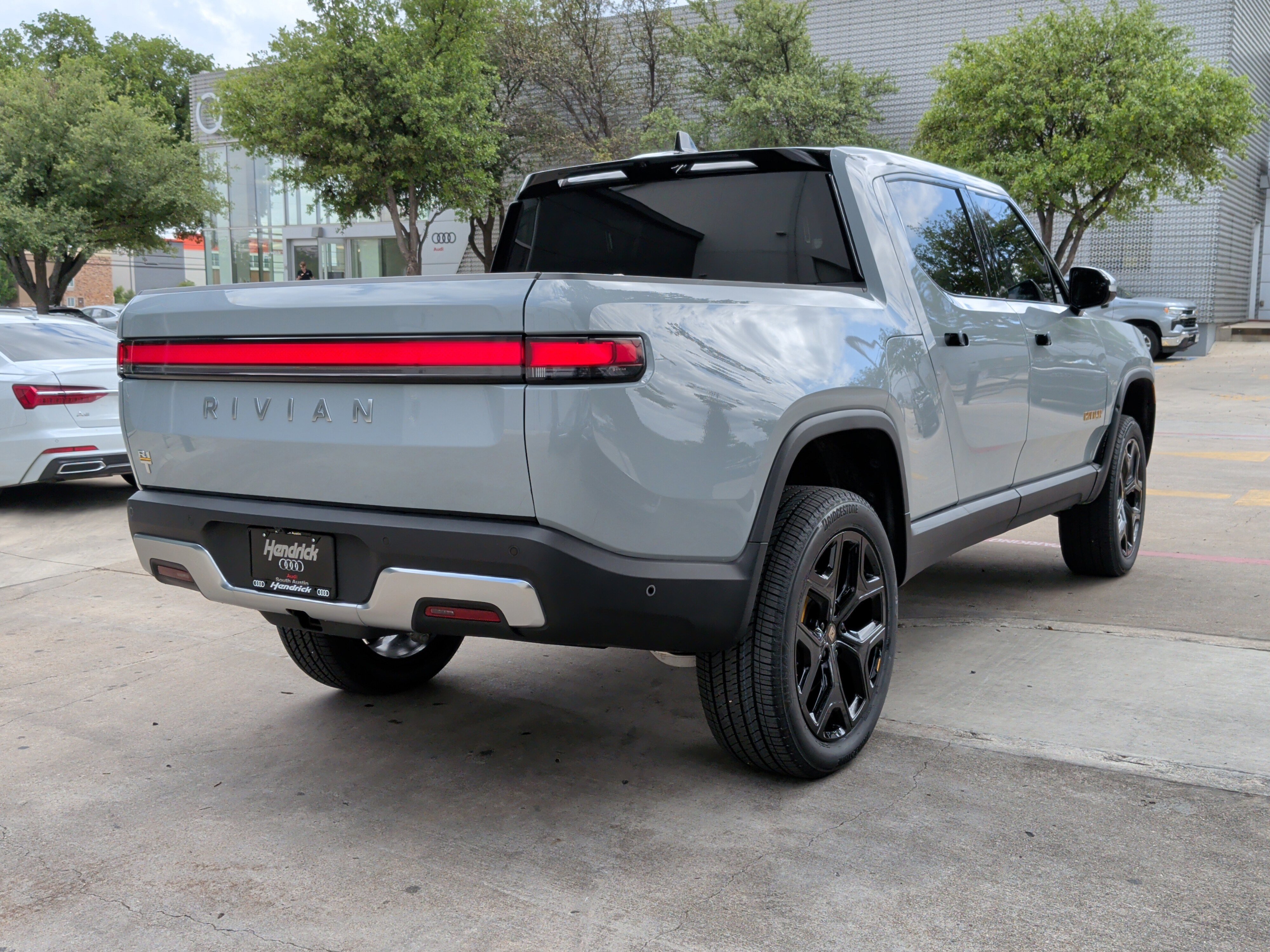 Used 2023 Rivian R1T Adventure image 10