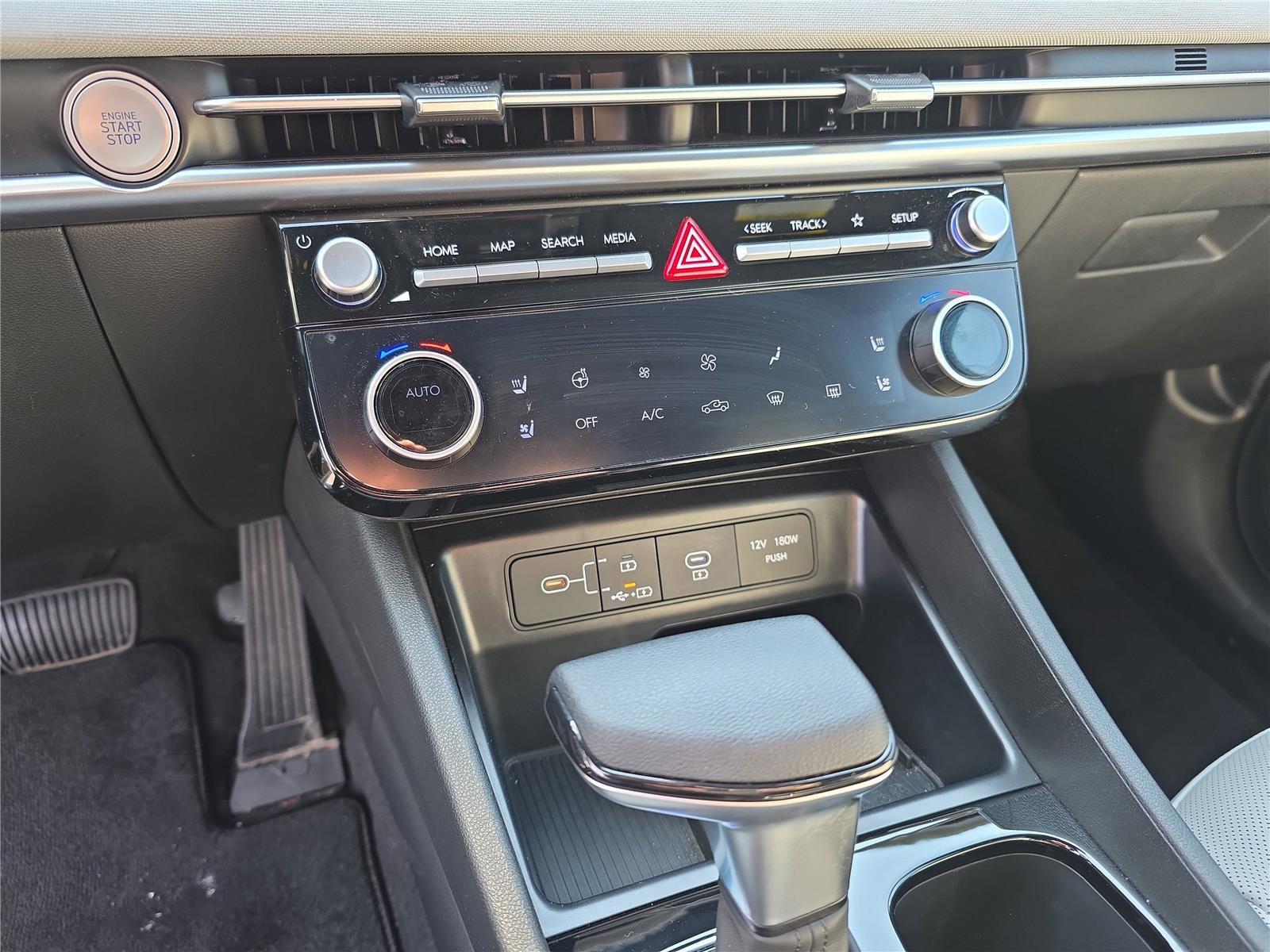 Certified 2025 Hyundai Santa Cruz Limited AWD/4WD image 26