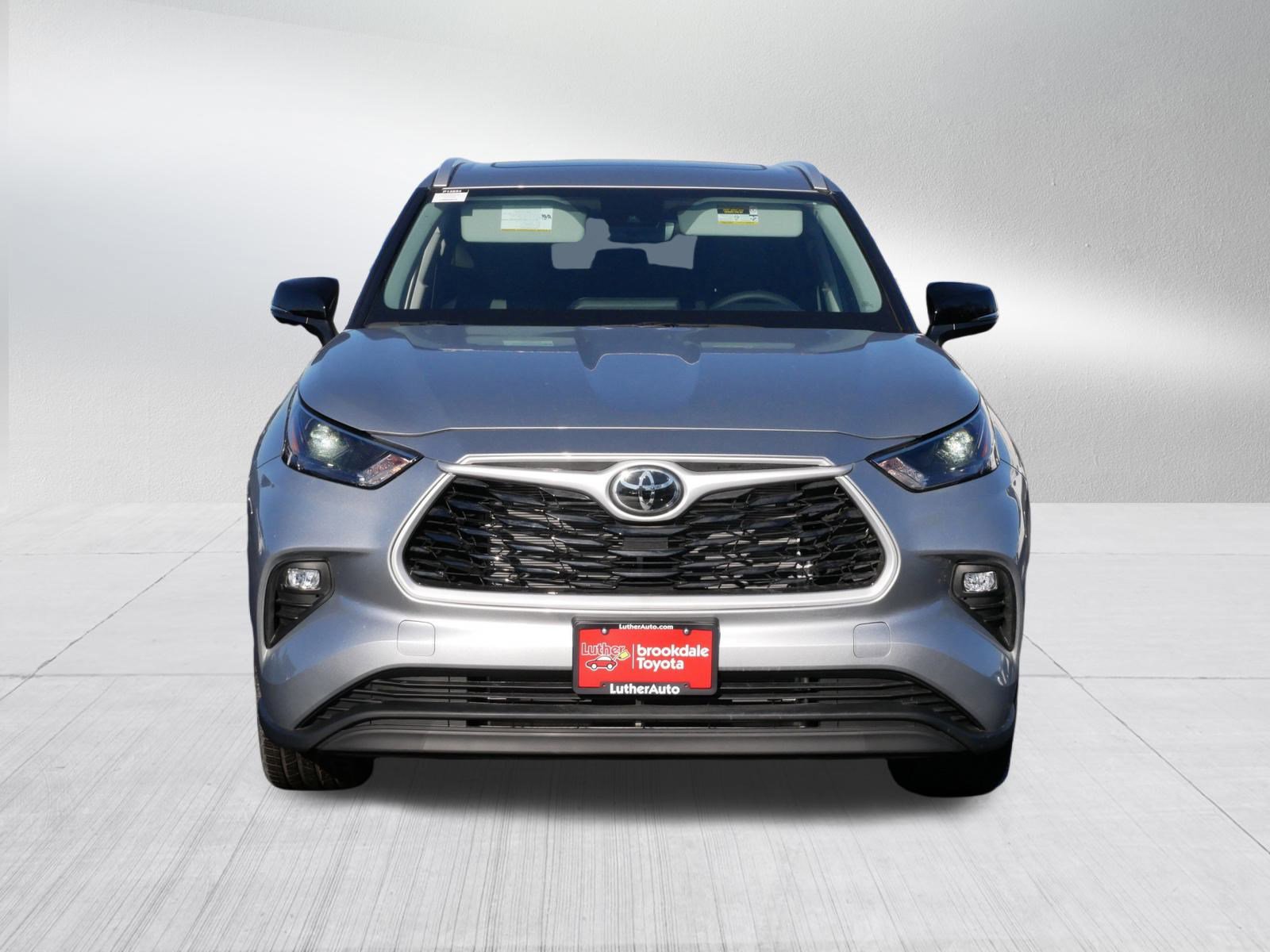 Certified 2025 Toyota Highlander XLE image 2