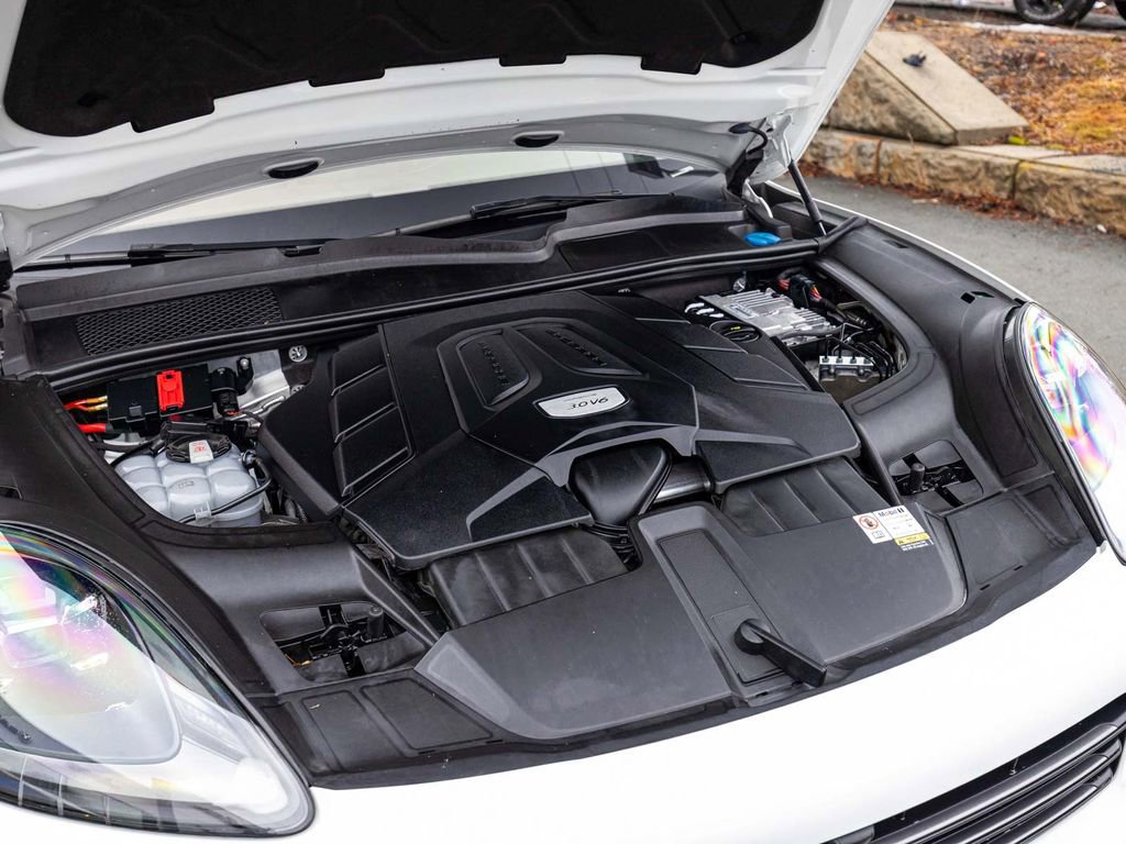Used 2023 Porsche Cayenne Platinum Edition image 40