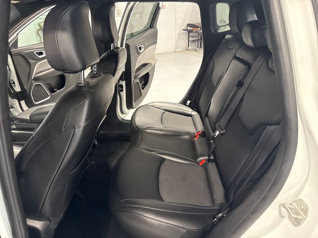Used 2024 Jeep Compass Latitude AWD/4WD image 35