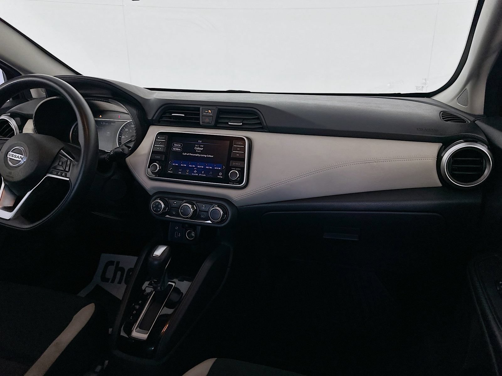 Used 2020 Nissan Versa SV FWD image 21