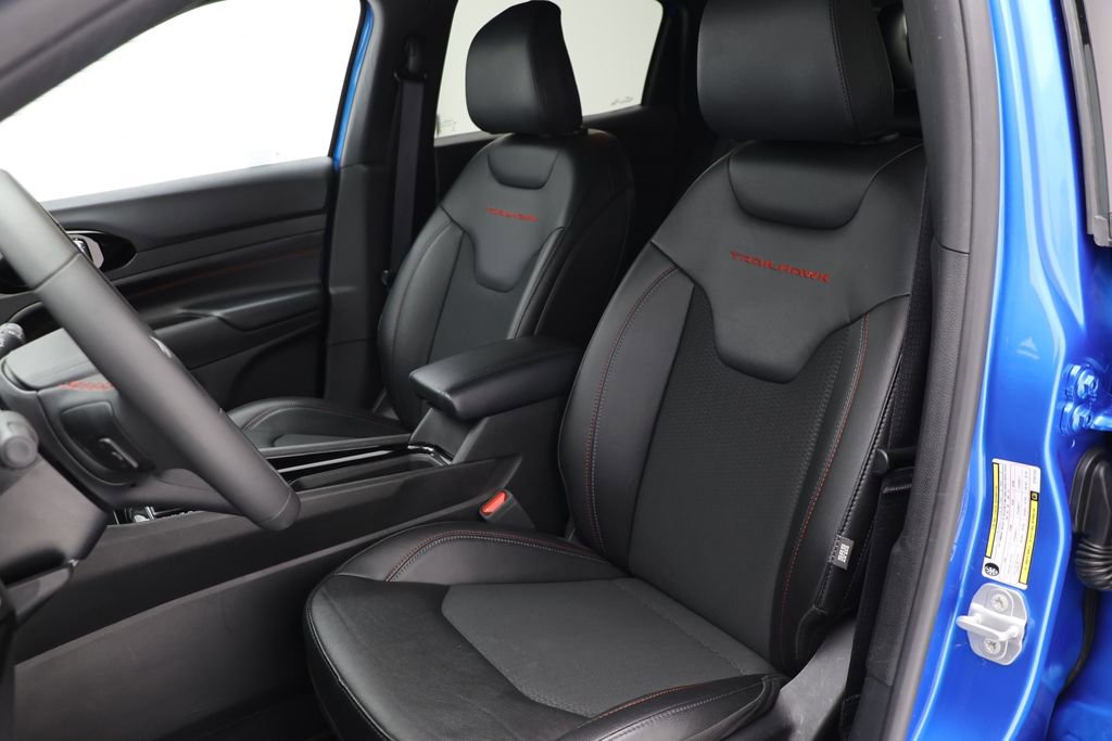 Used 2025 Jeep Compass Trailhawk AWD/4WD image 15
