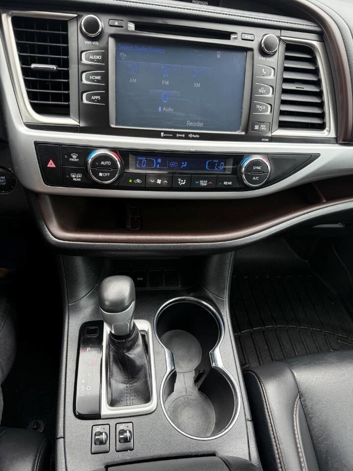 Used 2019 Toyota Highlander XLE FWD image 28