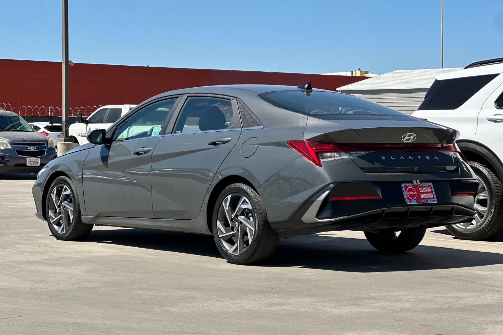 Used 2025 Hyundai Elantra SEL FWD image 7