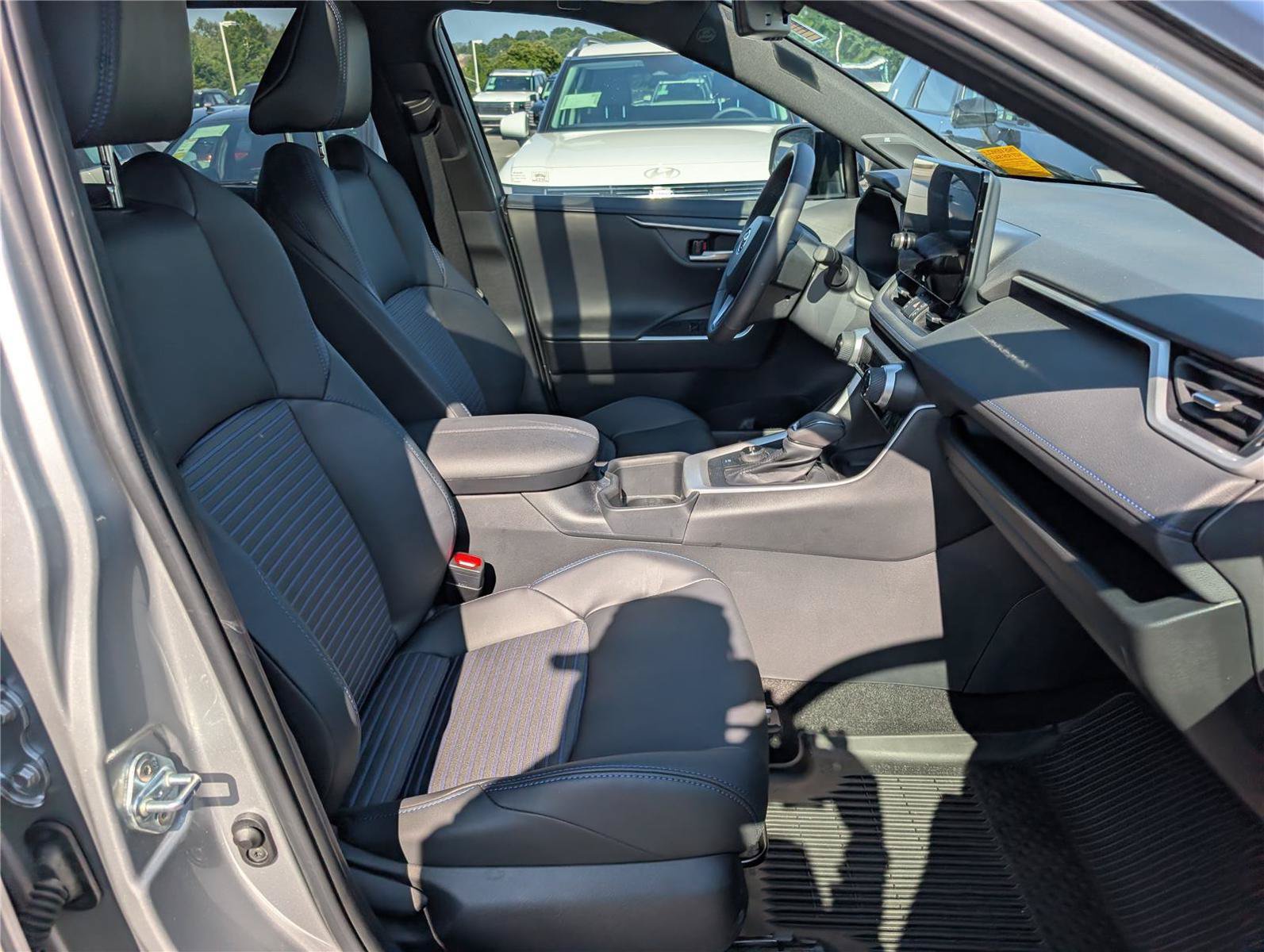 Used 2023 Toyota RAV4 XSE AWD/4WD image 11