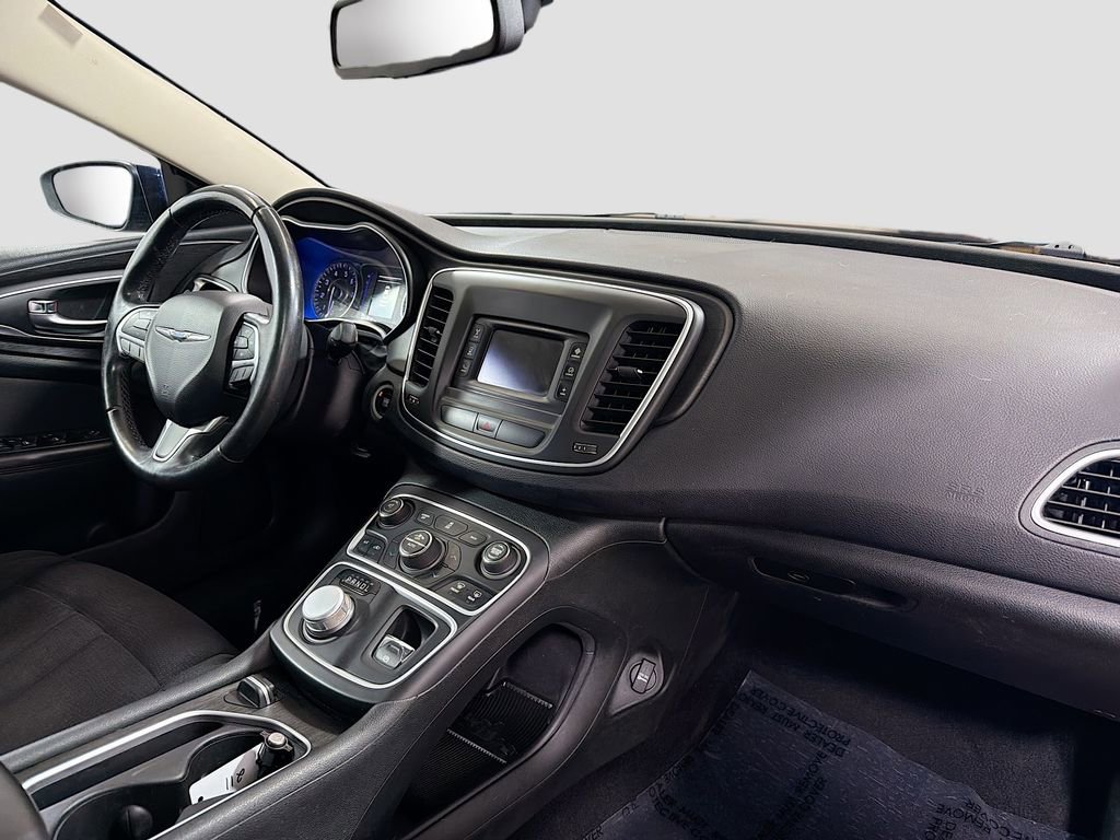Used 2015 Chrysler 200 Limited w/ Convenience Group image 30