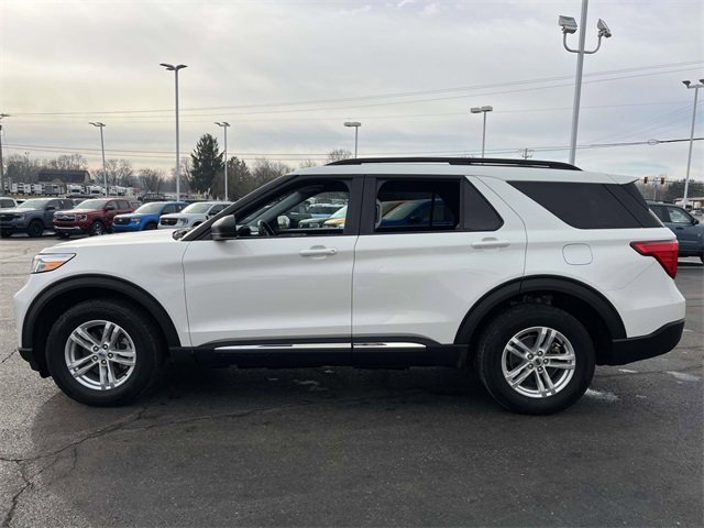 Used 2022 Ford Explorer XLT w/ Equipment Group 202A image 4