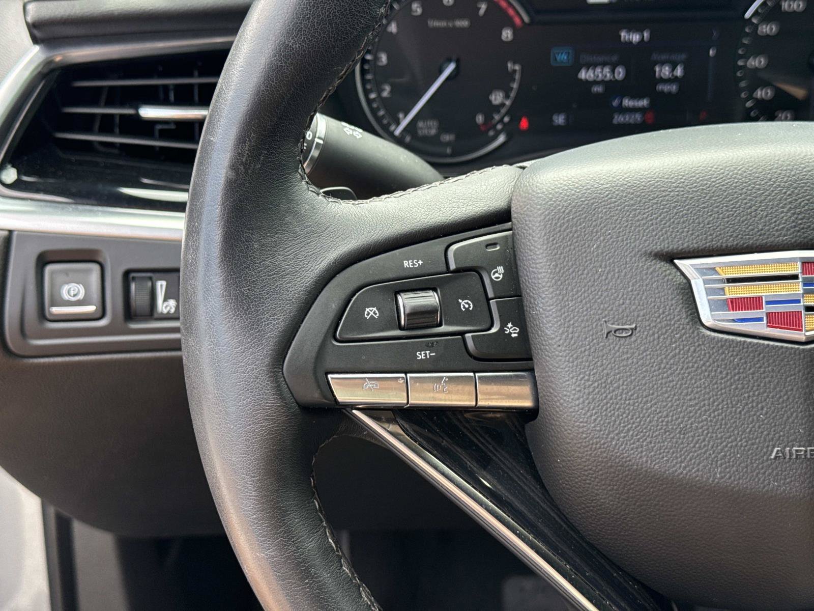 Used 2025 Cadillac XT6 Premium Luxury FWD image 17