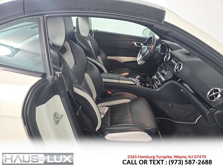 Used 2015 Mercedes-Benz SL 550 w/ White Arrow Edition image 4