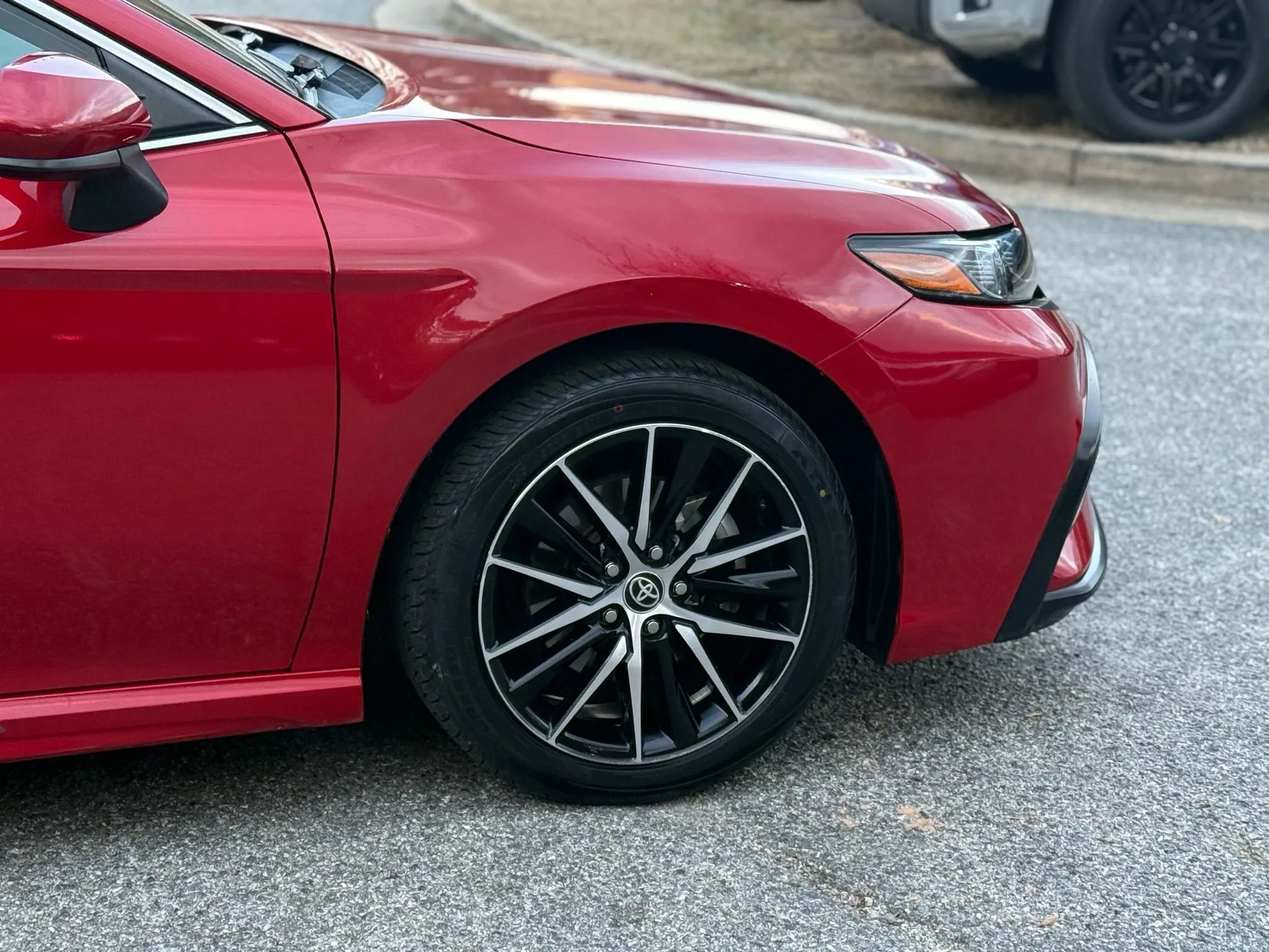Used 2021 Toyota Camry SE image 10
