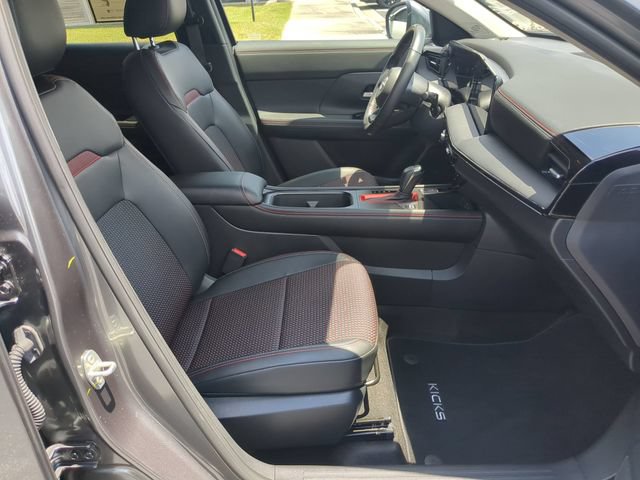 Certified 2025 Nissan Kicks SR FWD image 33