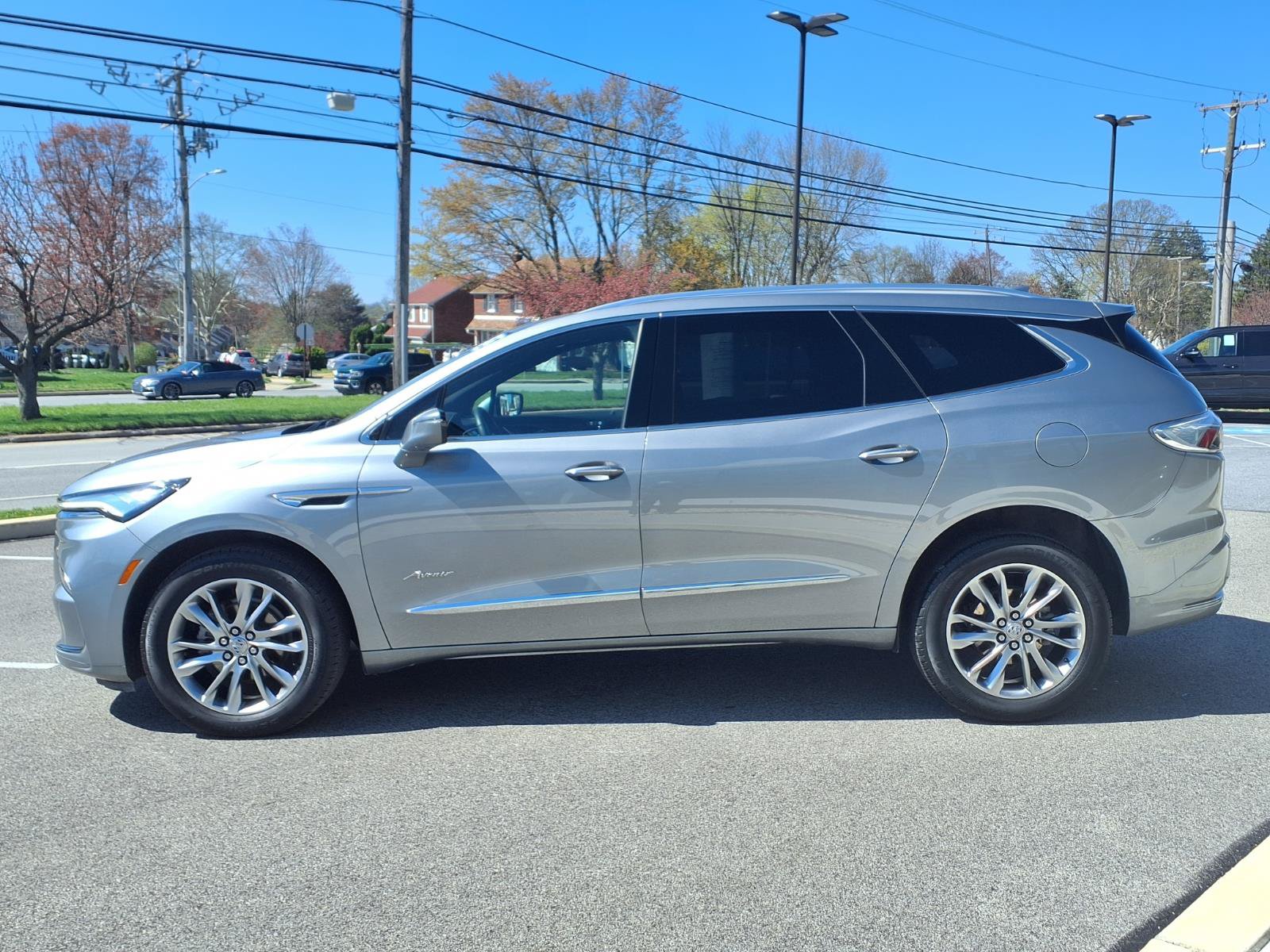 Used 2023 Buick Enclave Avenir w/ Avenir Technology Package AWD/4WD image 7