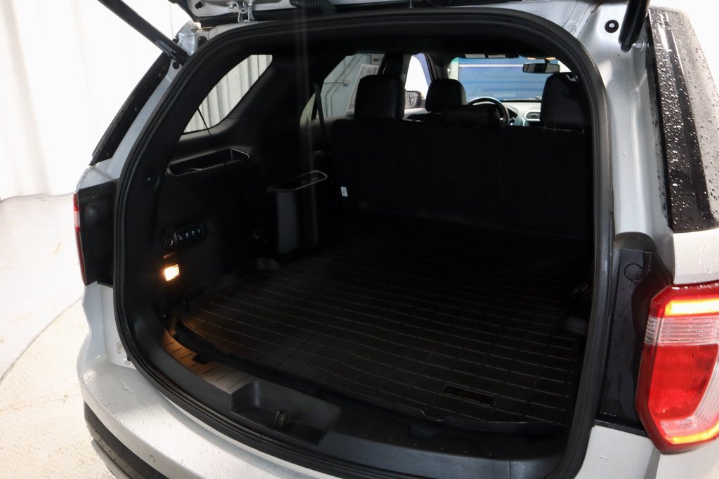 Used 2016 Ford Explorer Limited image 16