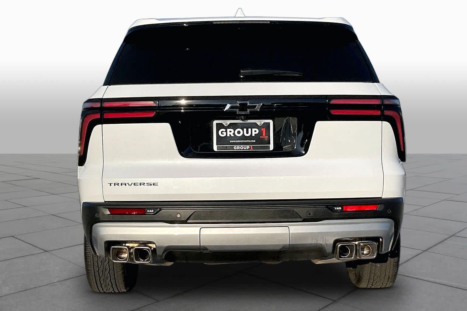 Used 2026 Chevrolet Traverse LT w/ Sun and Wheel Package FWD image 5
