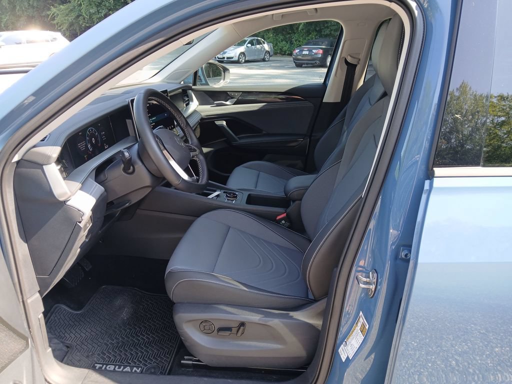 Used 2026 Volkswagen Tiguan SE FWD image 11