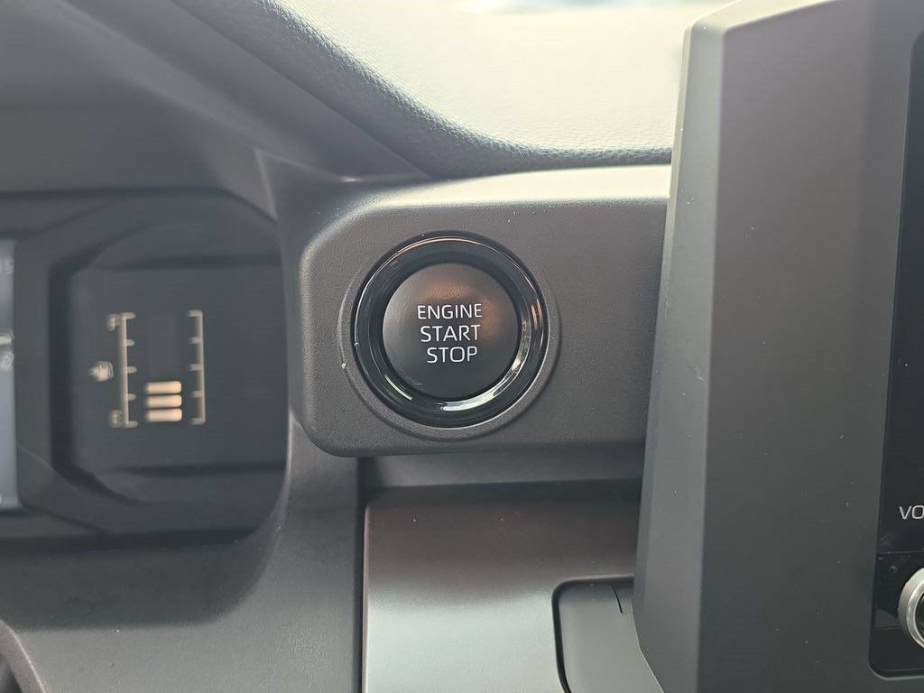 Certified 2025 Toyota Tacoma SR5 AWD/4WD image 19