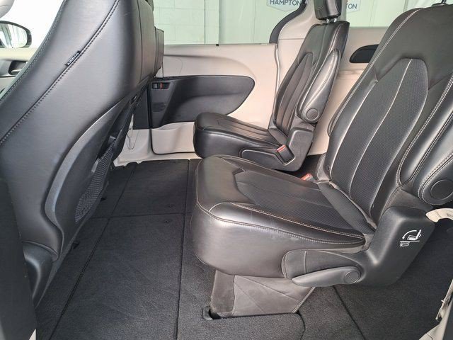 Used 2024 Chrysler Pacifica Touring-L FWD image 25