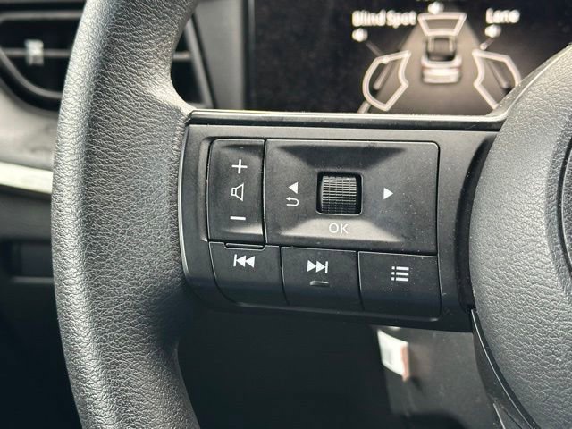 Used 2025 Nissan Kicks S image 16