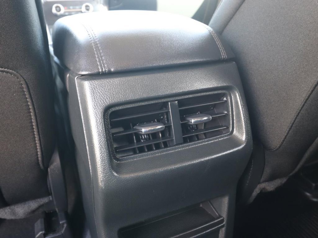 Certified 2024 Ford Edge SE w/ Black Appearance Package image 12