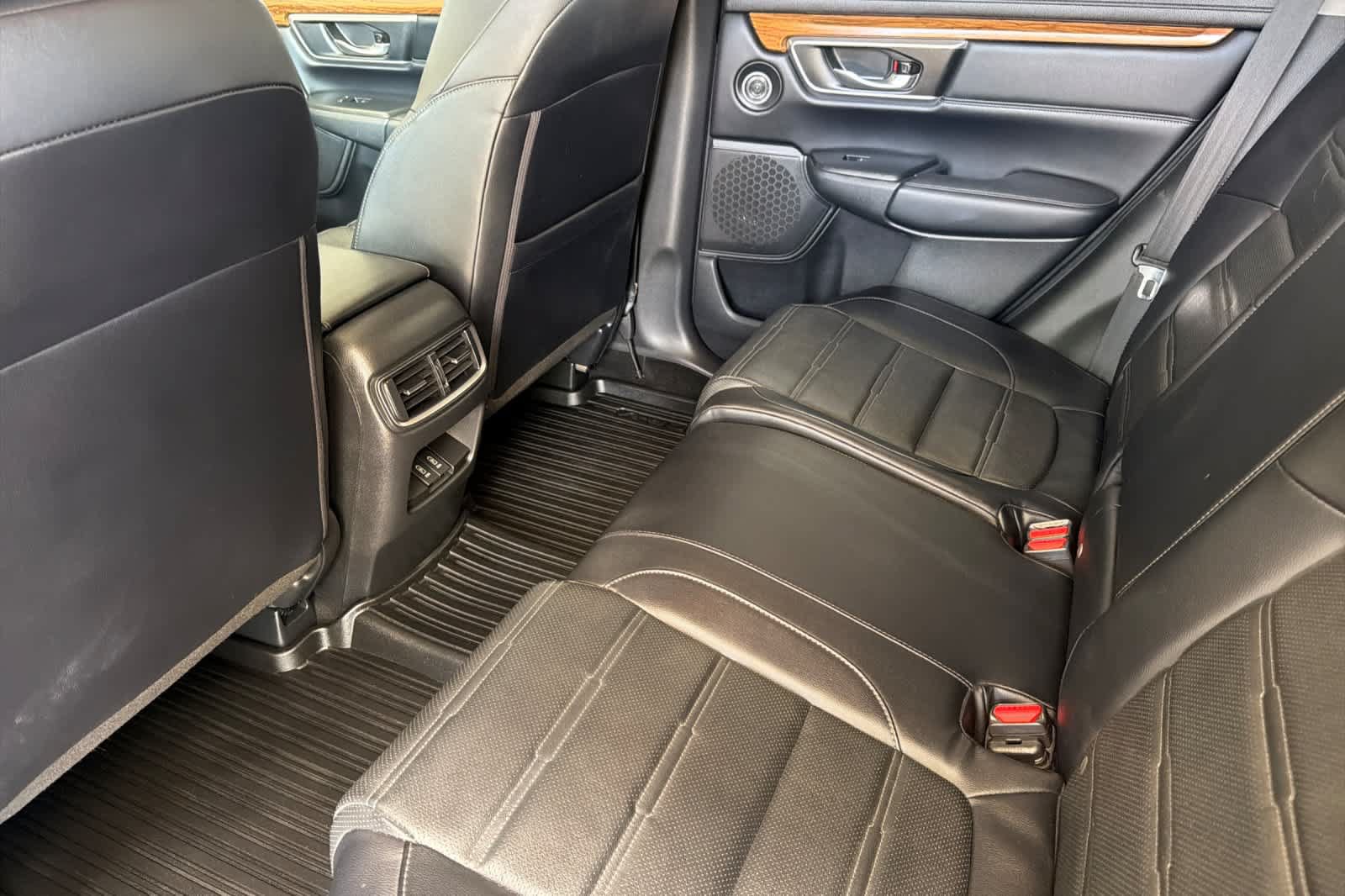 Used 2018 Honda CR-V Touring image 4