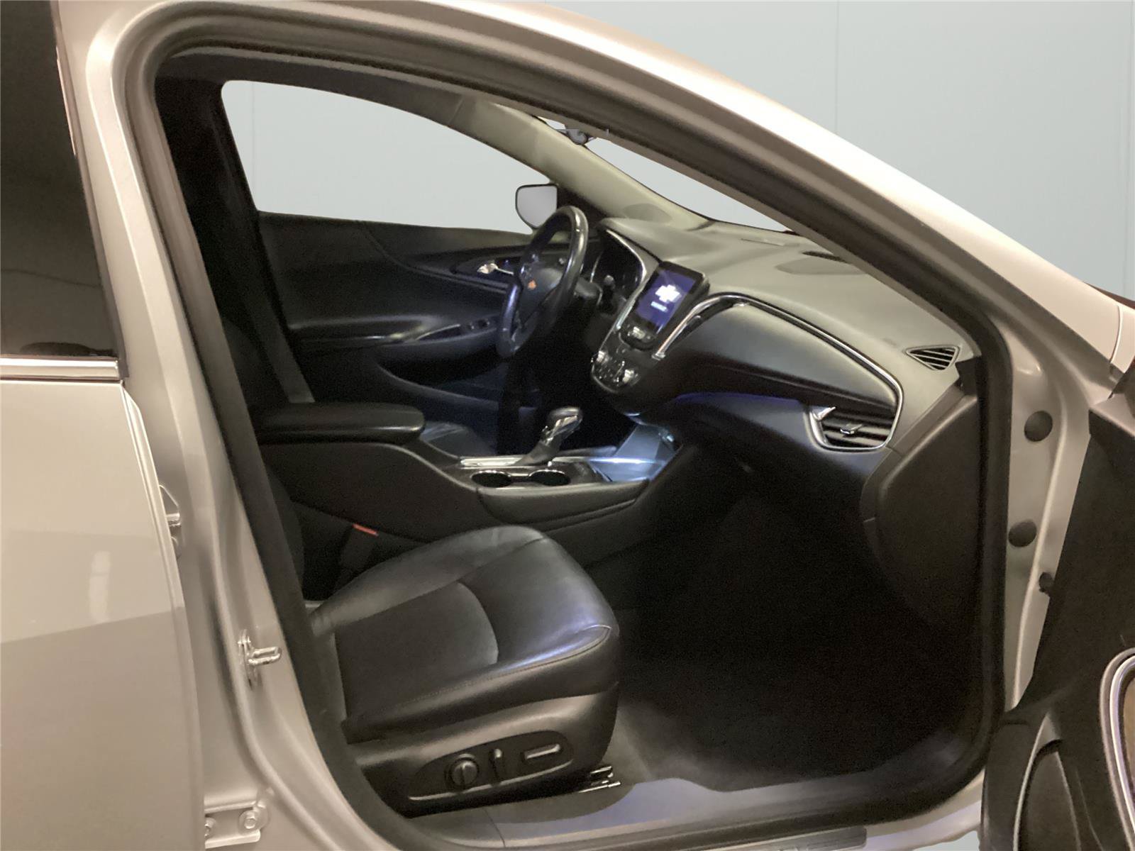 Used 2021 Chevrolet Malibu Premier FWD image 14
