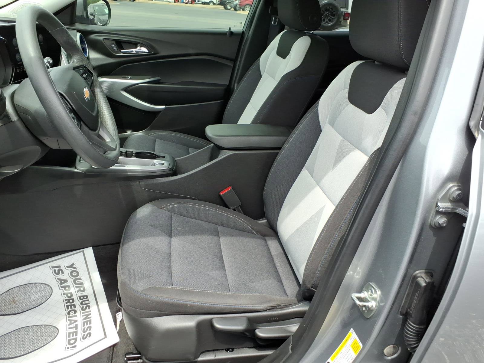 Used 2025 Chevrolet Trax LS w/ LS Convenience Package image 12