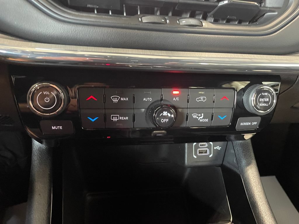 Used 2022 Jeep Compass High Altitude AWD/4WD image 28