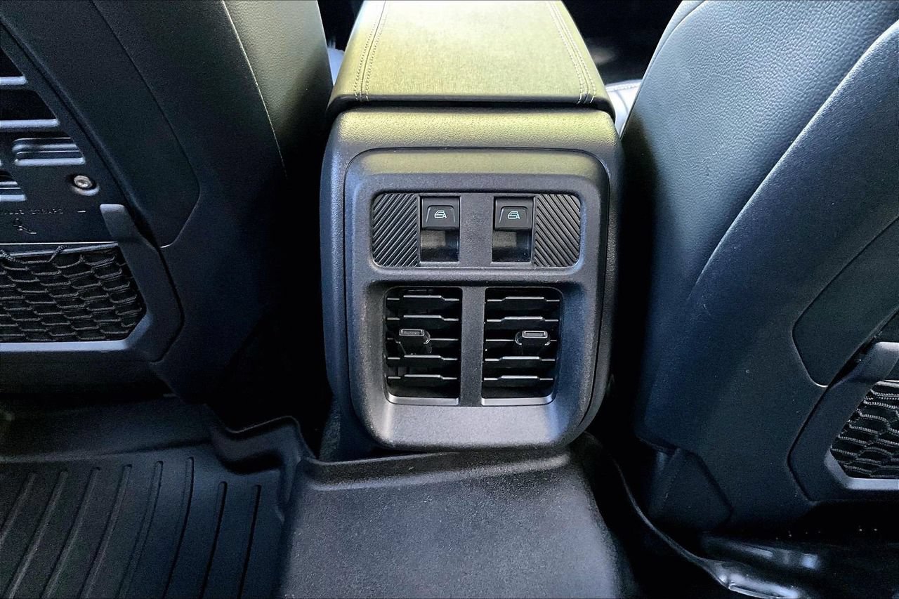 Used 2025 Ford Bronco Badlands AWD/4WD image 16