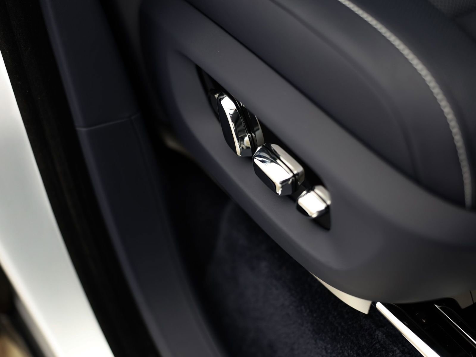 New 2026 Rolls-Royce Cullinan AWD/4WD image 36