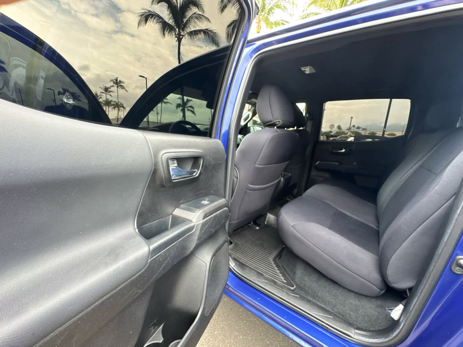 Used 2023 Toyota Tacoma TRD Off-Road AWD/4WD image 15