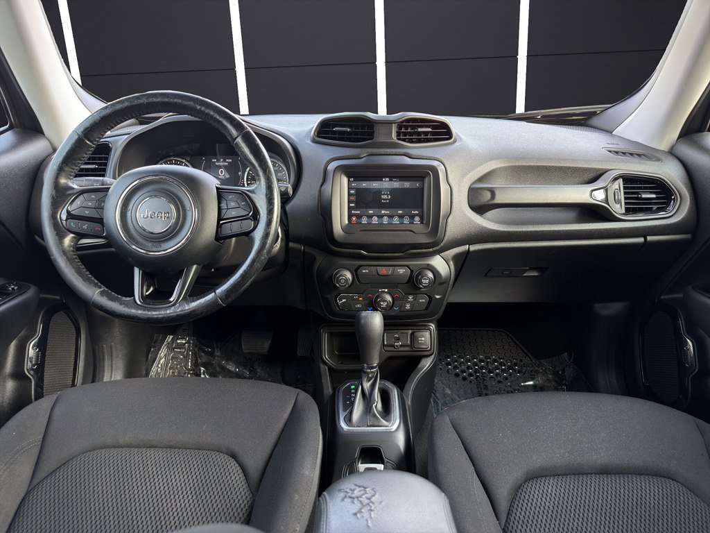 Used 2018 Jeep Renegade Altitude w/ Cold Weather Group FWD image 13