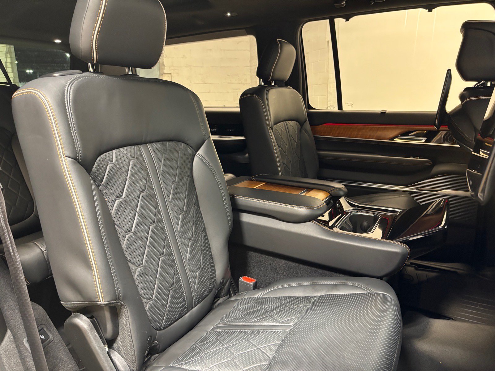 Used 2022 Jeep Grand Wagoneer Series III w/ Rear Seat Video Group 1 AWD/4WD image 39