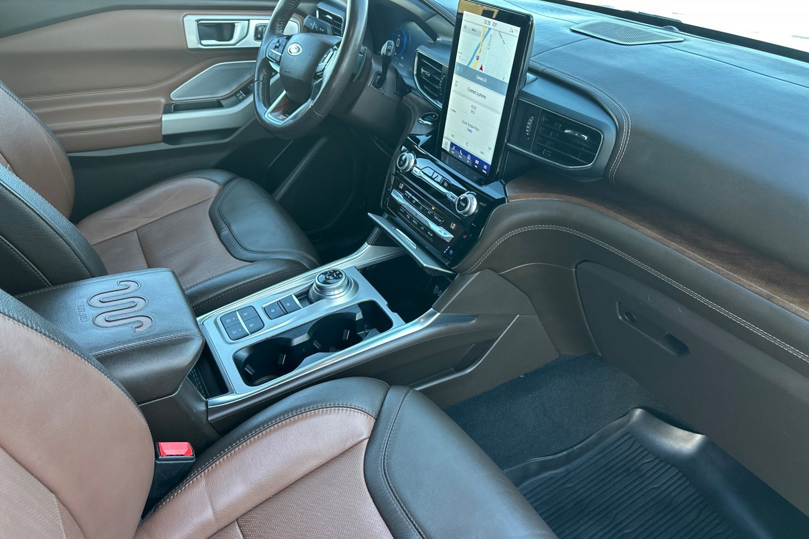 Used 2021 Ford Explorer King Ranch w/ Premium Technology Package image 17