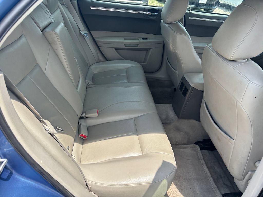 Used 2007 Chrysler 300 Touring RWD image 32