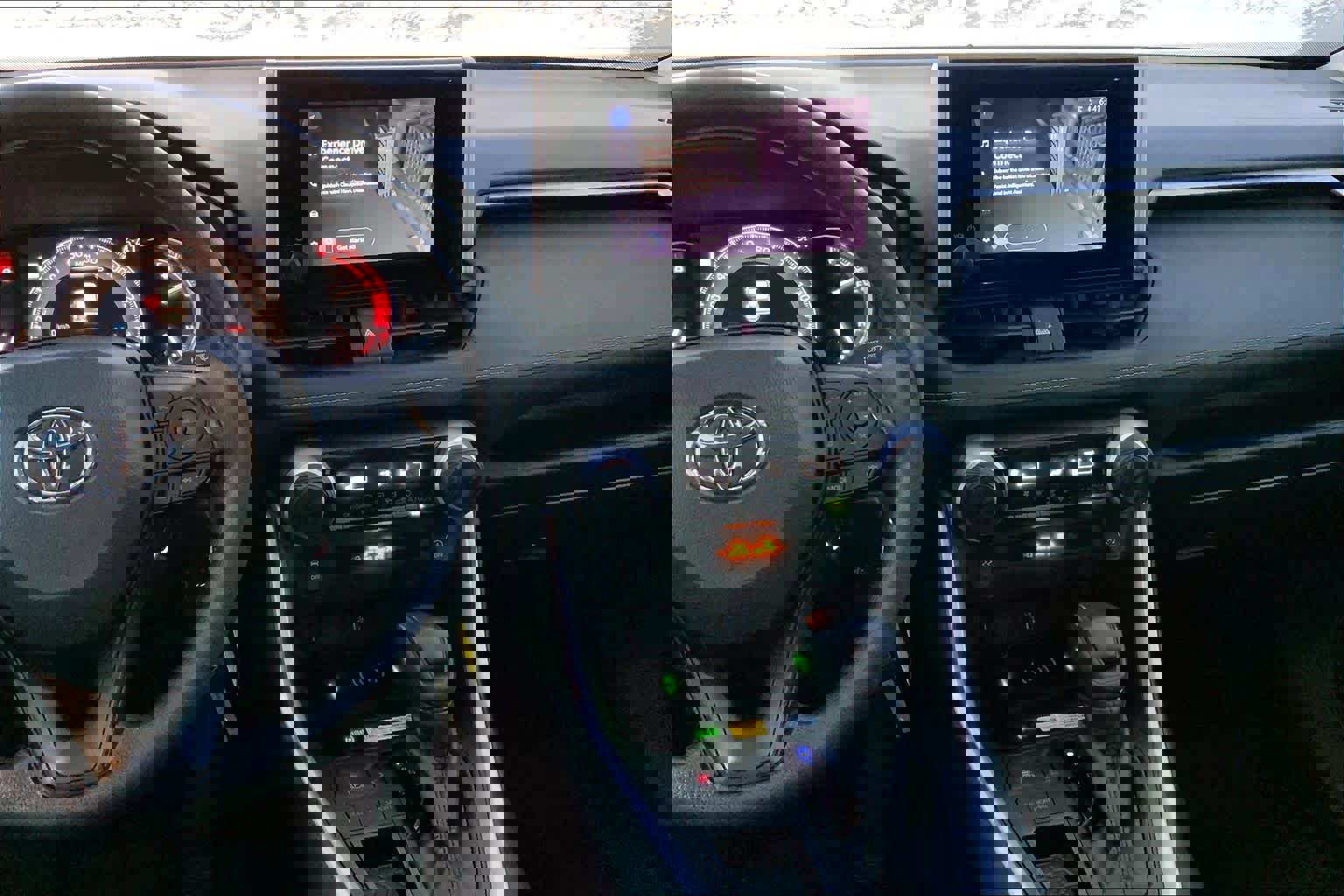 Used 2024 Toyota RAV4 LE image 7