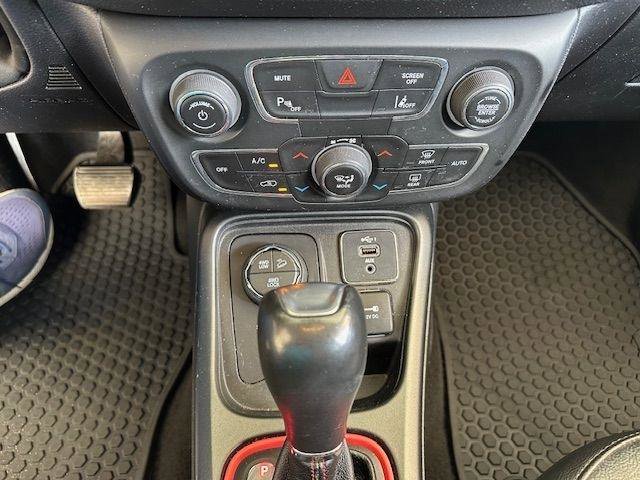 Used 2021 Jeep Compass Trailhawk AWD/4WD image 28