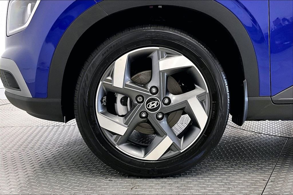 Used 2023 Hyundai Venue SEL FWD image 8