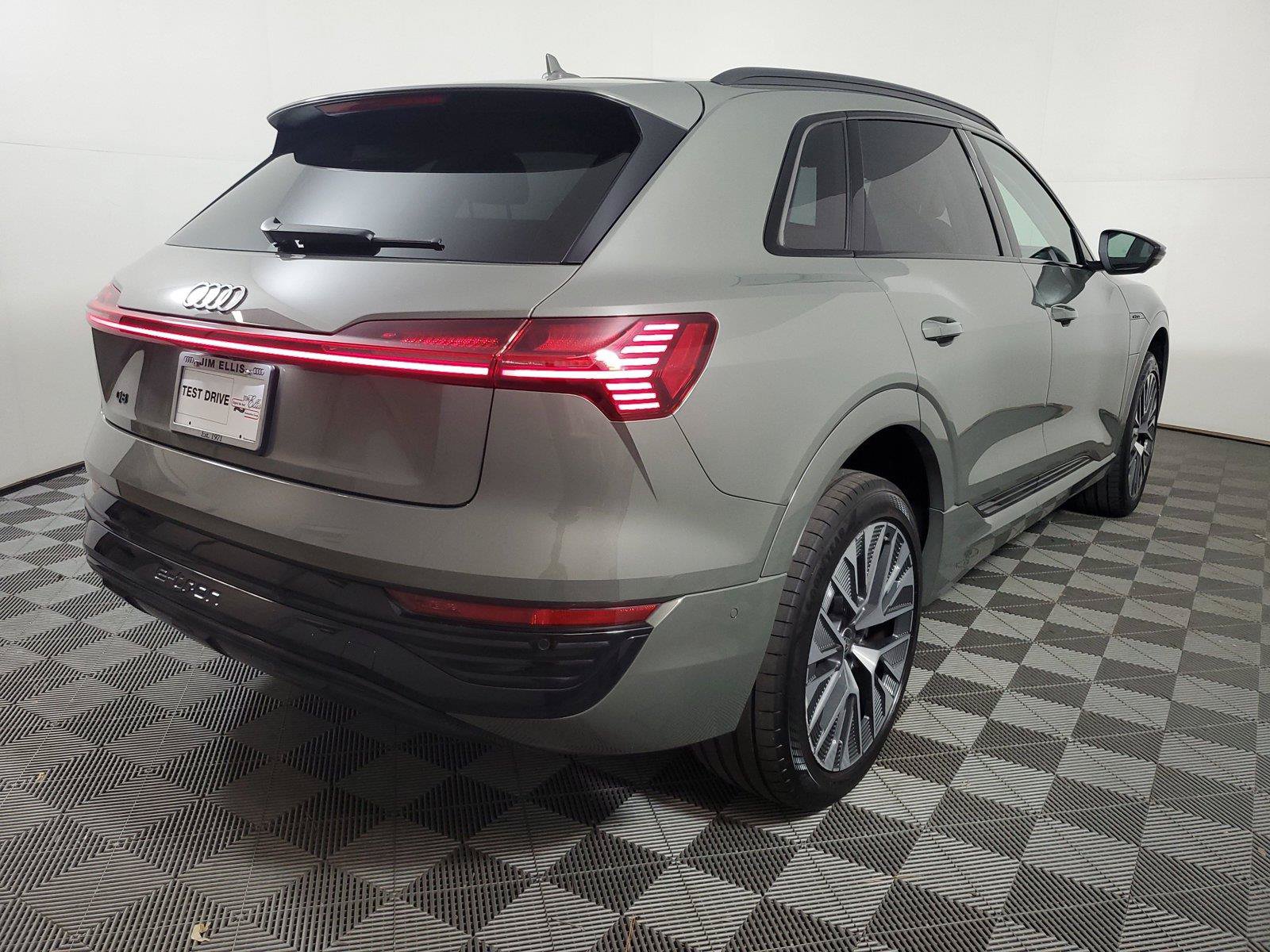 Used 2024 Audi Q8 e-tron Premium Plus w/ Premium Plus Package AWD/4WD image 6