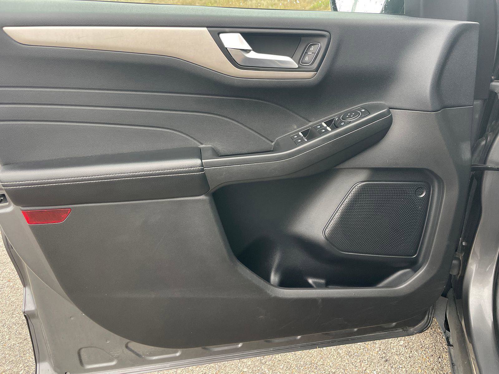 Used 2022 Ford Escape SEL image 9