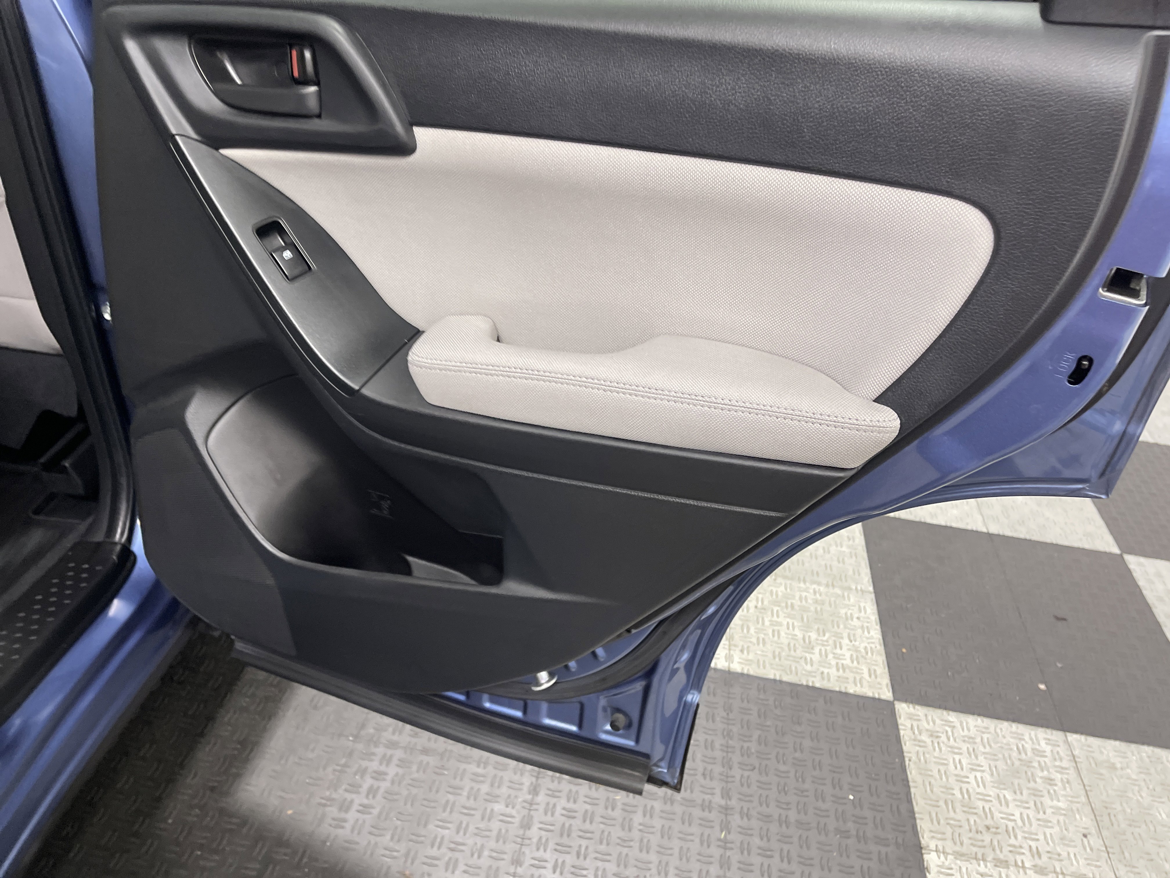 Used 2015 Subaru Forester 2.5i Premium w/ All-Weather Package image 19